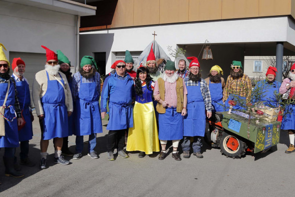 img-0196-gruppenbild77B9DA86-80DF-B1F9-6F70-E7E797627250.jpg